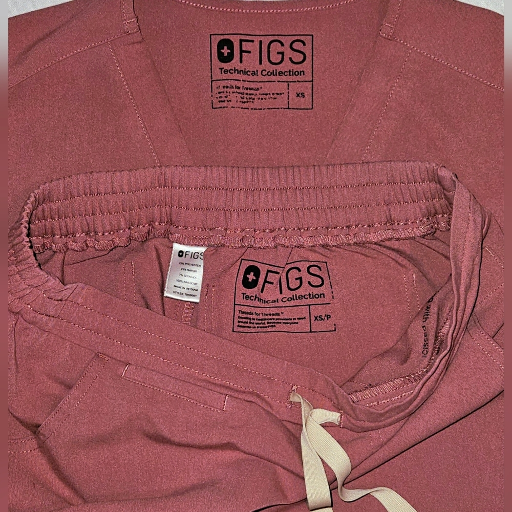 Figs Scrub Set in Mauve size Xsmall Petite *Flaw - Picture 2 of 3